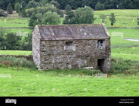 Barn Yorkshire Dales Hi Res Stock Photography And Images Alamy