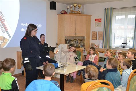 Freiwillige Feuerwehr Waldenstein Besuch Der Volksschule Im Feuerwehrhaus