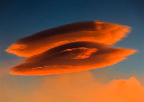 countess   winds lenticular cloud  mount etna sicily italy
