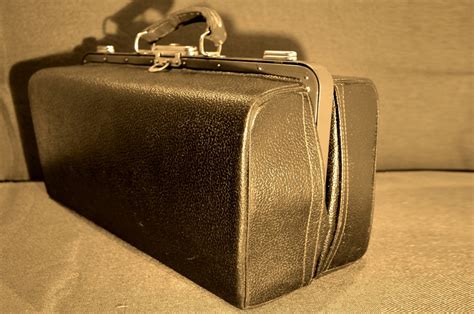 Купить Саквояж доктора, СССР, 1950-е годы. в интернет-аукционе ...