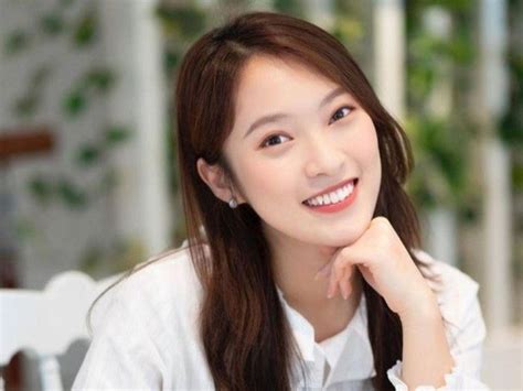 Khánh Vy là ai Hành trình tỏa sáng của hot girl thứ tiếng