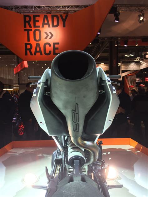 Ktm Duke Naked Bike T M Trung C Nh Tranh V I Kawasaki Z