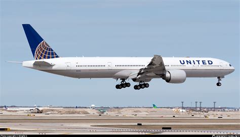 N2645U United Airlines Boeing 777 322ER Photo By Mingfei S ID 1270900