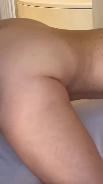 Momento icônico de Quente muito peluda madura MILF fodida de quatro e recebe sua grande buceta