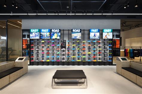 ASICS STORE TOKYO | Japan Shopping Now