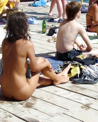 CMNF Nackte Frauen Vor Zuschauern Vorgefuehrt Porn Pictures XXX Photos