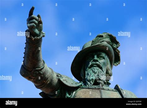 Estatua De Juan Ponce De Le N En El Viejo San Juan Puerto Rico