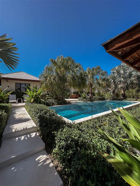 Turks & Caicos Travel Guide - Trendy Curvy