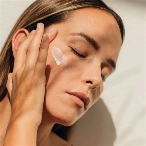 Kem Ch Ng N Ng Ki M So T D U Cho Da D U M N Laboratorios Babe Super Fl Lam Th O Cosmetics