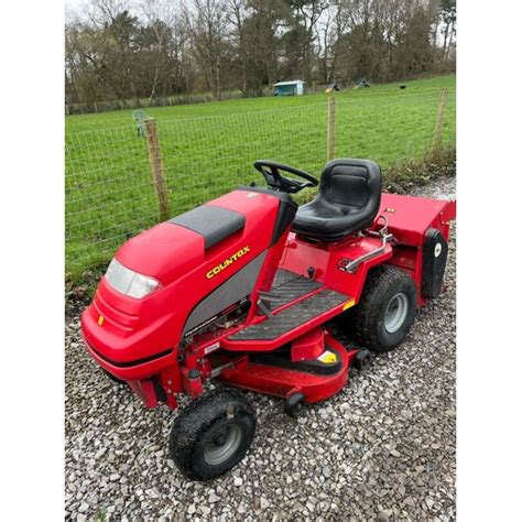 A COUNTAX C38H HYDROSTATIC RIDE ON LAWN MOWER WITH HONDA ENGINE