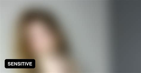 Hi To The Same 4 Guys Who See Me Stripping Half Naked 9GAG