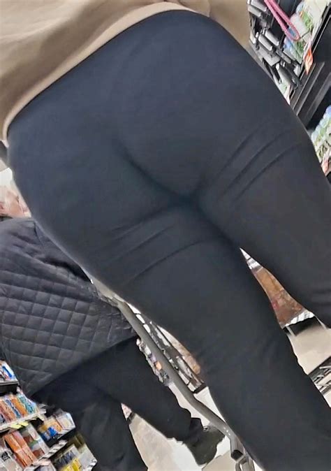 Major Vpl Fat Ass In Black Leggings Spandex Leggings Yoga Pants Forum