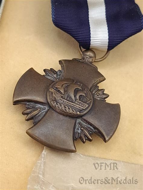 Wwii Navy Cross With Case Vfmr Ordersandmedals