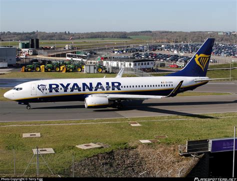 Ei Ebn Ryanair Boeing As Wl Photo By Terry Figg Id