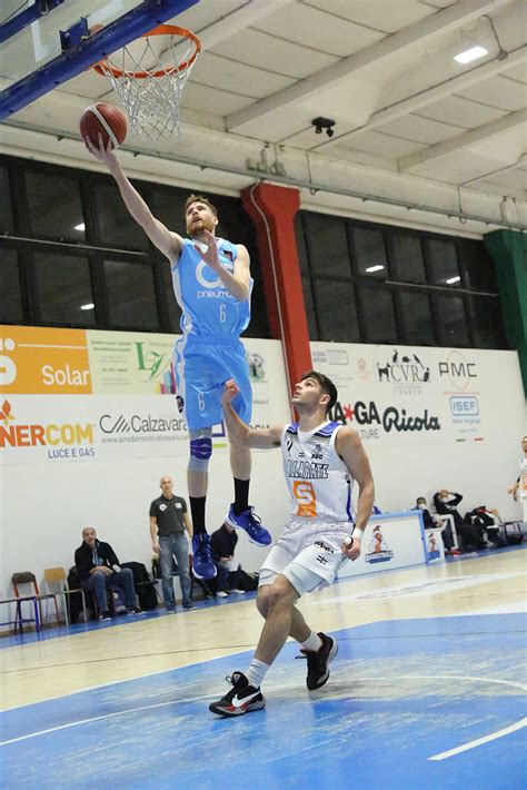 Basket C Gold Az Robur Saronno Torna A Vincere E Tallona Gallarate E