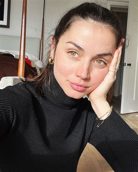 Ana De Armas Archive On Twitter Her Selfies