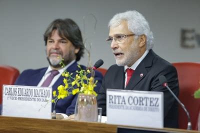 Em cerimônia de posse na OAB RJ Carlos Eduardo Machado destaca a