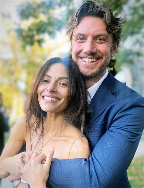 Grazia Sex Life S Adam Demos Sarah Shahi Make Red Carpet Couple Debut Artofit
