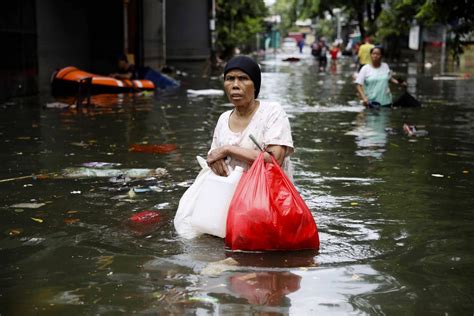 Bild Zu Tote Nach Berschwemmungen In Indonesien Bild Von Faz