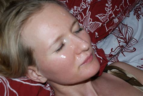 Lucky Cuckold Floods His Wife S Zoya Face With Sperm And Expose Msg Porn Pic