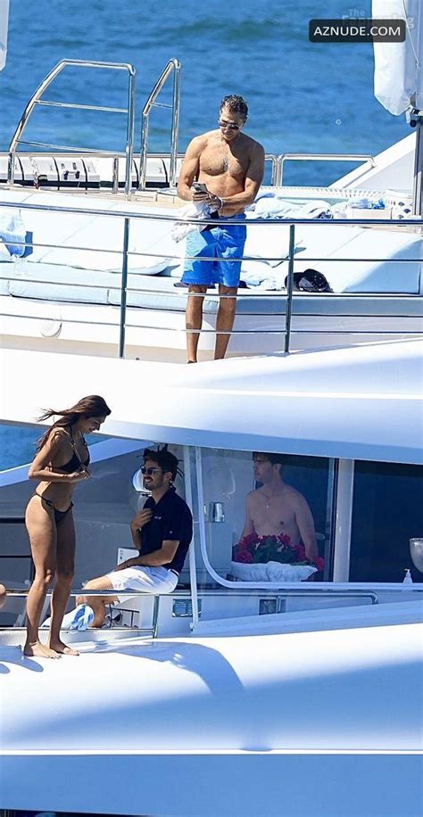 Pia Whitesell Sexy Seen With Patrick Whitesell Sizzles Her Hot Bikini Body On A Yacht In Sydney