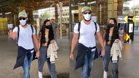 Hrithik Roshan Saba Azad Snapped Hand In Hand At Mumbai Airport Video