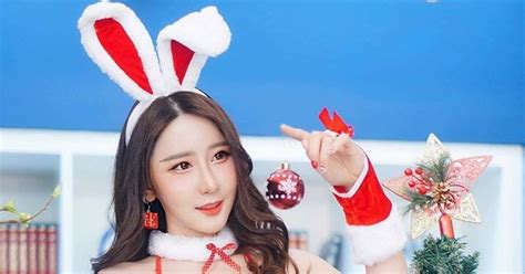 Gái xinh noel bikini