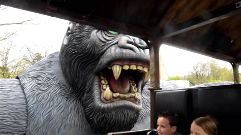 King Kong Loopt Met De Belgische Paardentram Te Gooien In Bobbejaanland