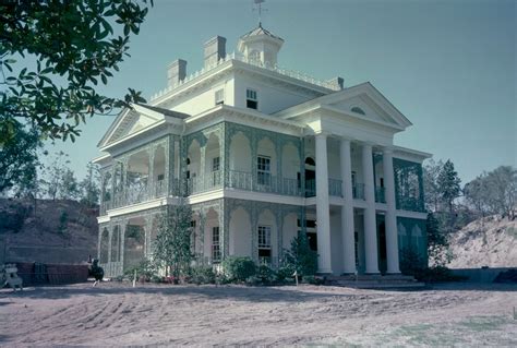 #ThrowbackThursday: Happy Haunts Materialize Inside Haunted Mansion at ...