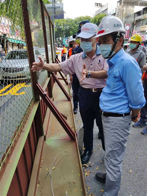 林欽榮視察高雄輕軌大順二路段圍籬架設 圖