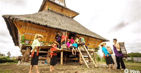 makna sesungguhnya  rumah adat karo karo gaul