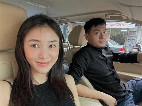 Hot girl Hà thành lấy thiếu gia tập đoàn lớn làm mẹ bỉm đầu bù tóc rối vẫn không hết đẹp khi