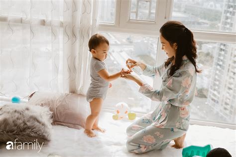 Hot mom và nữ CEO nhìn lại cuộc sống sau gần tháng cách ly thông minh tại nhà cùng con nhỏ