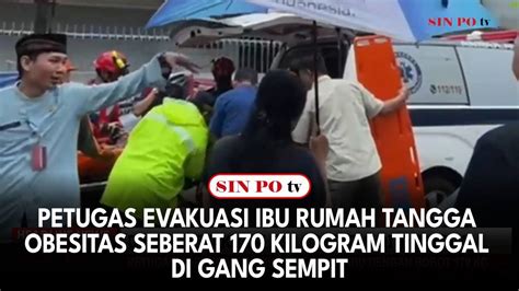 Petugas Evakuasi Ibu Rumah Tangga Obesitas Seberat 170 Kilogram Tinggal