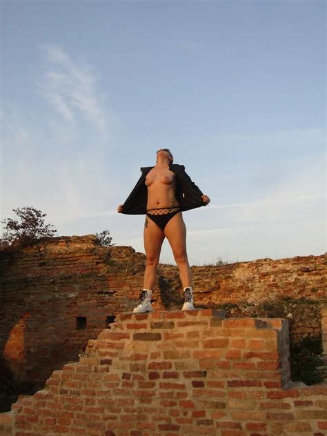 Wet Pussy 5 Nude Pics XHamster