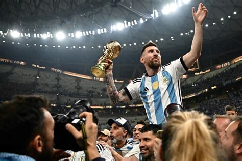 La Camiseta De Argentina Ya Luce Con Tres Estrellas Sobre El Escudo