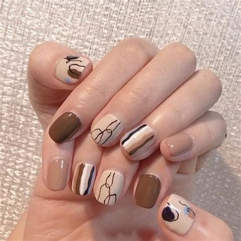 Để dành hết giãn cách đi làm đẹp chị em làm ngay 12 mẫu nail màu nude này