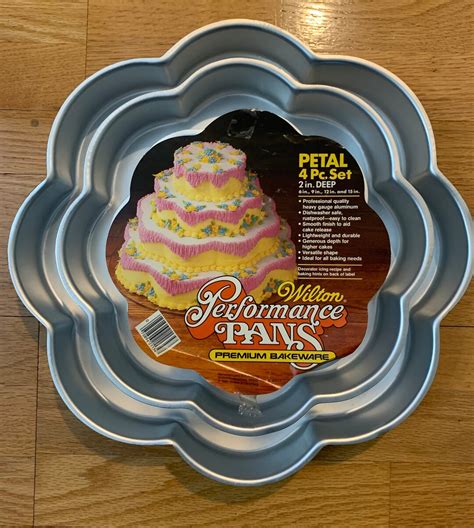 Wilton Petal Shaped Cake Pan Set Of 4 New Vintage Aluminum Cake Pans