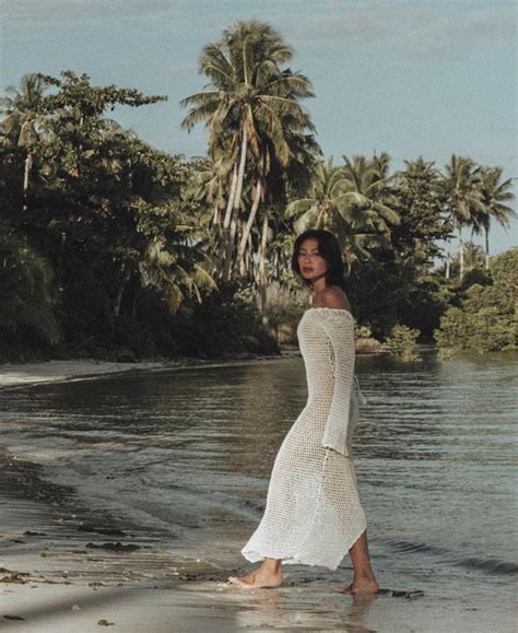 Coastal Girl: Ace the Summer Style Trend With These Celebrity and ...