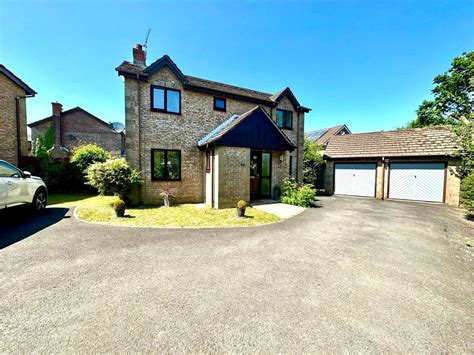 4 Bed Detached House For Sale In Manor Chase Beddau Pontypridd Cf38