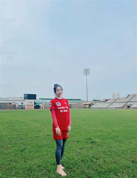 Hot girl ĐT nữ Việt Nam thả dáng cùng bikini nhỏ xíu khoe đường cong triệt để