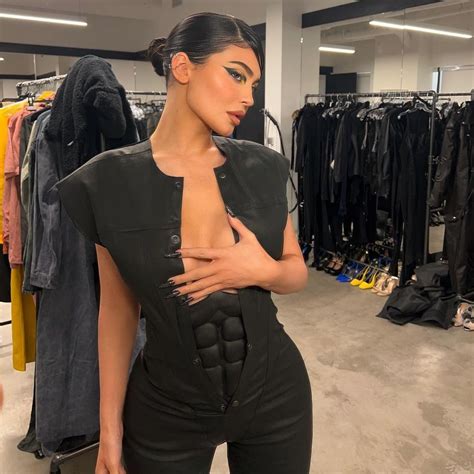 Celebrity Platinum Blonde Hairstyle Inspiration Kylie Jenner Katy Perry Cara Delevingne