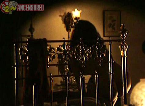 Naked Maribel Verdú in Al otro lado del túnel