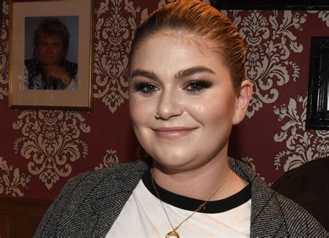 Roxeanne Hazes Schittert In Bikini Grazia