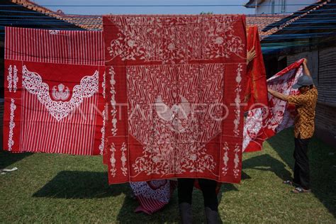 Produksi Kain Batik Garuda Merah Putih Antara Foto