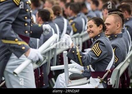 Kadetten feiern Abschluss an der Militärakademie West Point 160521