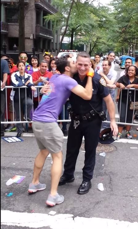 Policial de Nova Iorque é filmado dançando durante da Parada Gay