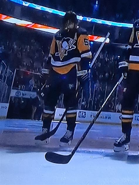 Tanger is back baby its a Christmas miracle!!! : r/penguins