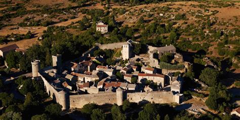 La cité fortifiée de la couvertoirade un des plus beaux villages de