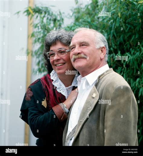 Tochter Gerda Steiner Mit Dem Deutschen Volksschauspieler Peter Steiner